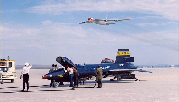 X-15載人飛機(jī)使用火箭動(dòng)力，時(shí)速高達(dá)7274公里！